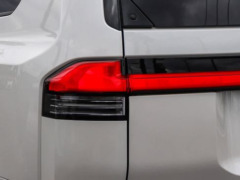 Used 2025 Lexus GX 550 AWD/4WD image 11