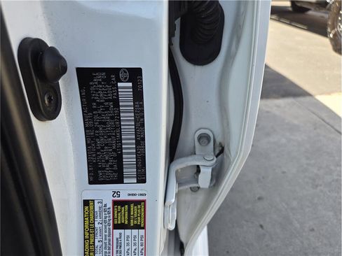 Used 2020 Toyota Camry SE w/ Carpet Mat Package FWD image 18