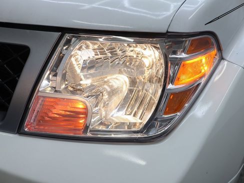 Used 2019 Nissan Frontier Desert Runner image 24