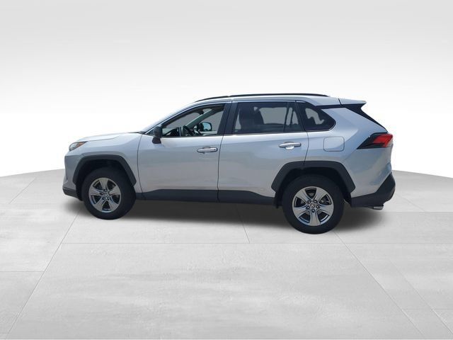 Used 2024 Toyota RAV4 LE AWD/4WD image 7