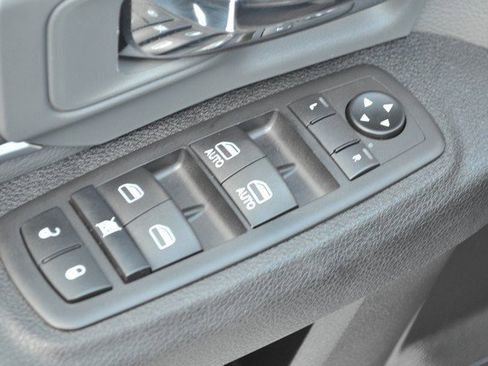 Used 2024 RAM 1500 Classic SLT image 18