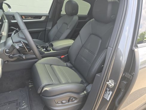 New 2025 Porsche Cayenne E-Hybrid image 5