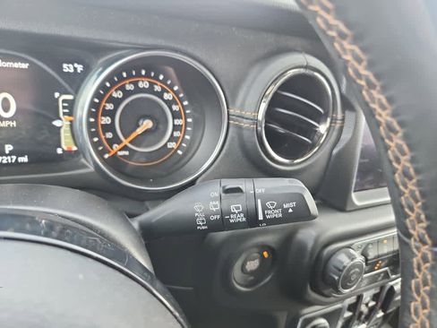 Used 2023 Jeep Wrangler Unlimited Sahara image 24