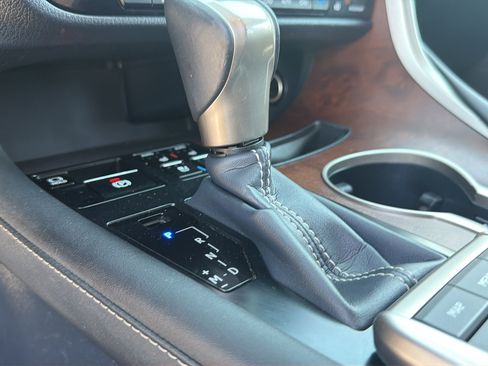 Used 2020 Lexus RX 350L Premium w/ Premium Package AWD/4WD image 39