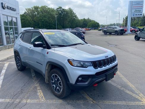 Used 2026 Jeep Compass Trailhawk w/ Sun, Sound & Navigation Group AWD/4WD image 7