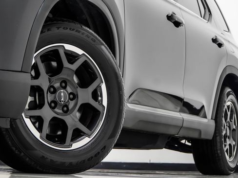 Used 2025 Honda Pilot EX-L image 3