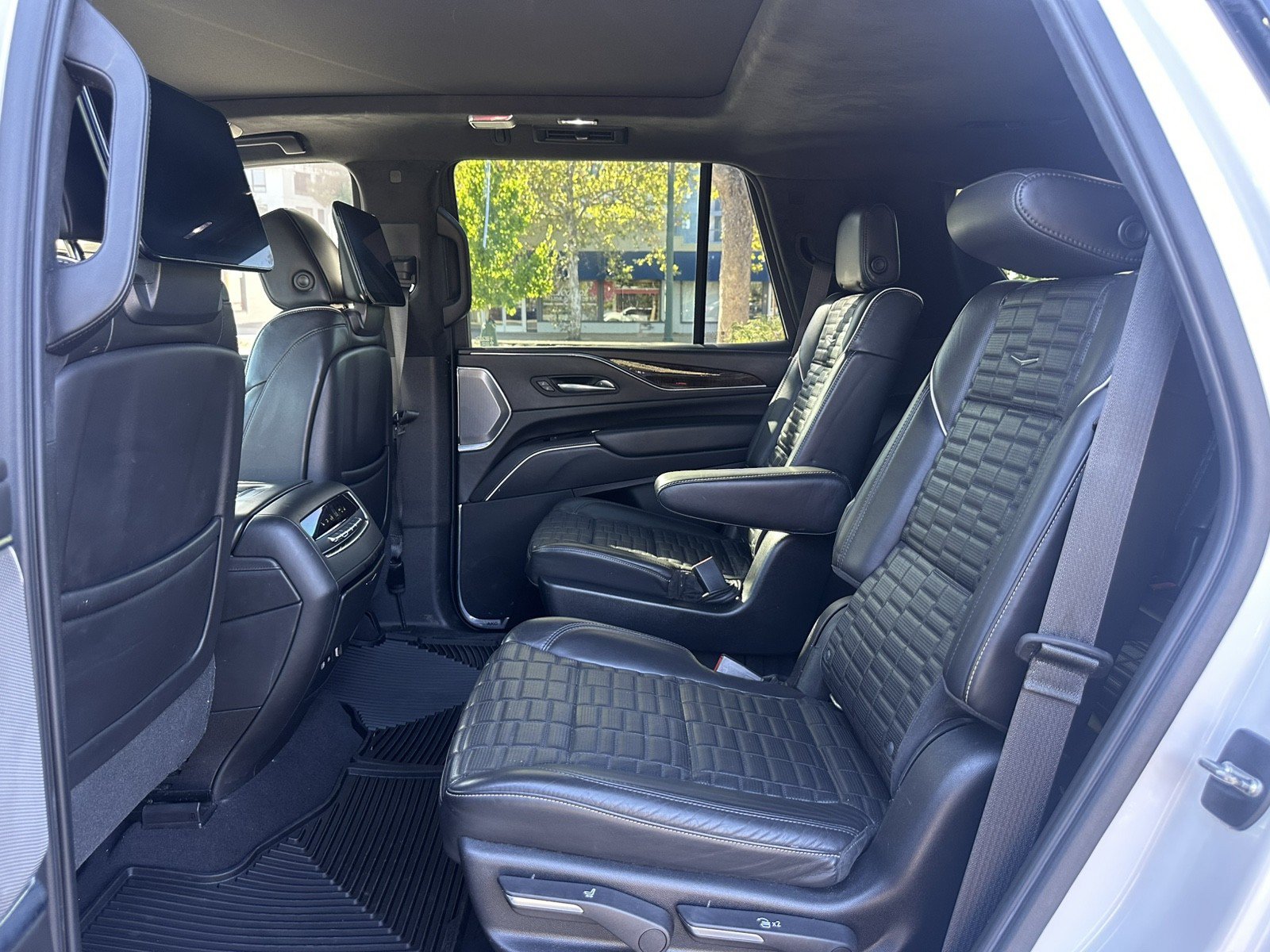 Used 2021 Cadillac Escalade Sport Platinum w/ LPO, ONYX Package AWD/4WD image 24