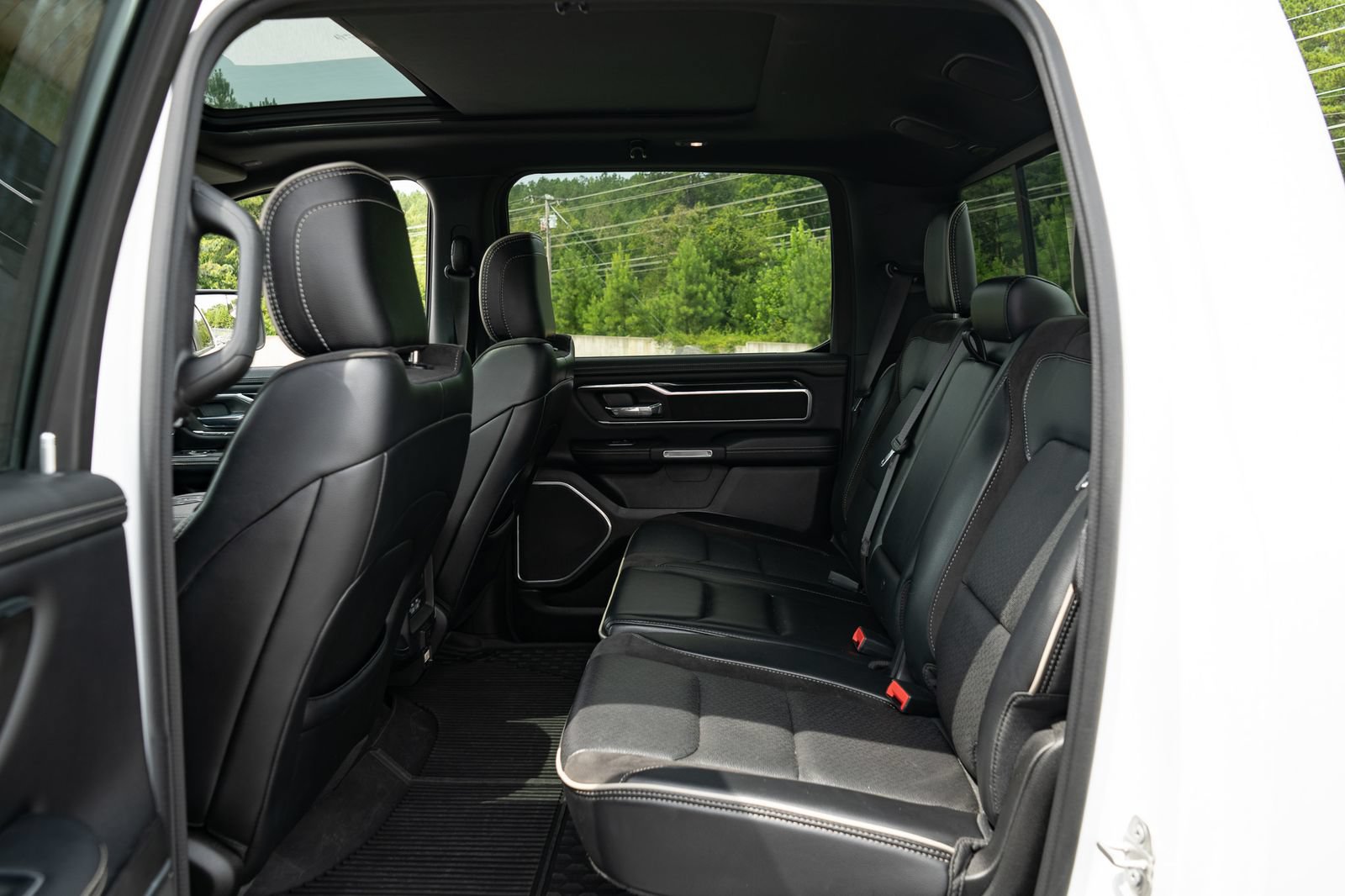 Used 2022 RAM 1500 Laramie AWD/4WD image 18