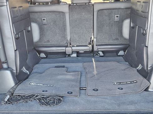 Used 2021 Lexus LX 570 4WD w/ 3rd Row & Luxury Pkg image 21