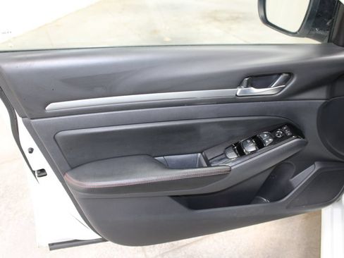 Used 2024 Nissan Altima 2.5 SR FWD image 19