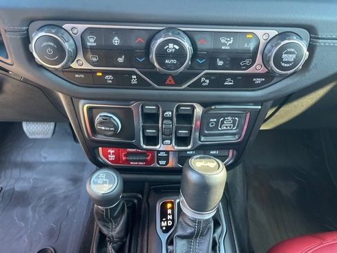 Used 2024 Jeep Wrangler Unlimited Rubicon 392 image 28