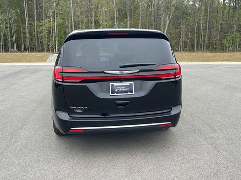 New 2026 Chrysler Pacifica Select image 6