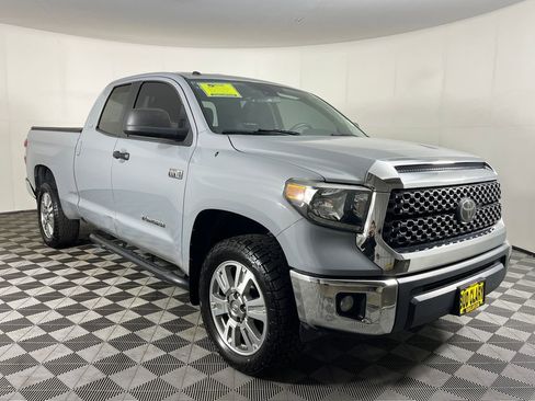 Used 2018 Toyota Tundra SR5 AWD/4WD image 3