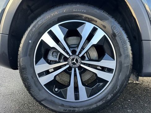 Used 2025 Mercedes-Benz GLB 250 4MATIC image 11