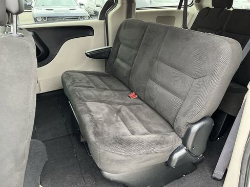 Used 2017 Dodge Grand Caravan SE FWD image 24