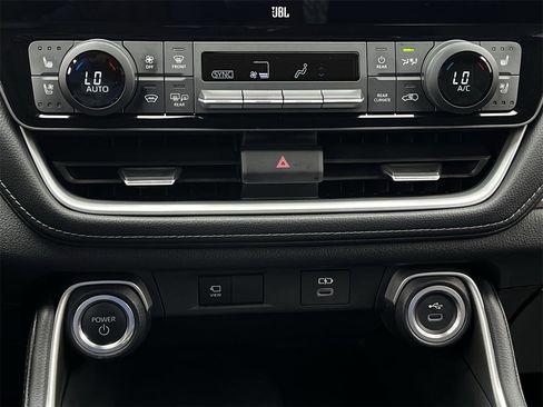 Used 2024 Toyota Grand Highlander AWD Hybrid image 18