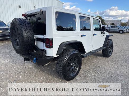 Used 2015 Jeep Wrangler Unlimited Sahara w/ Connectivity Group image 5