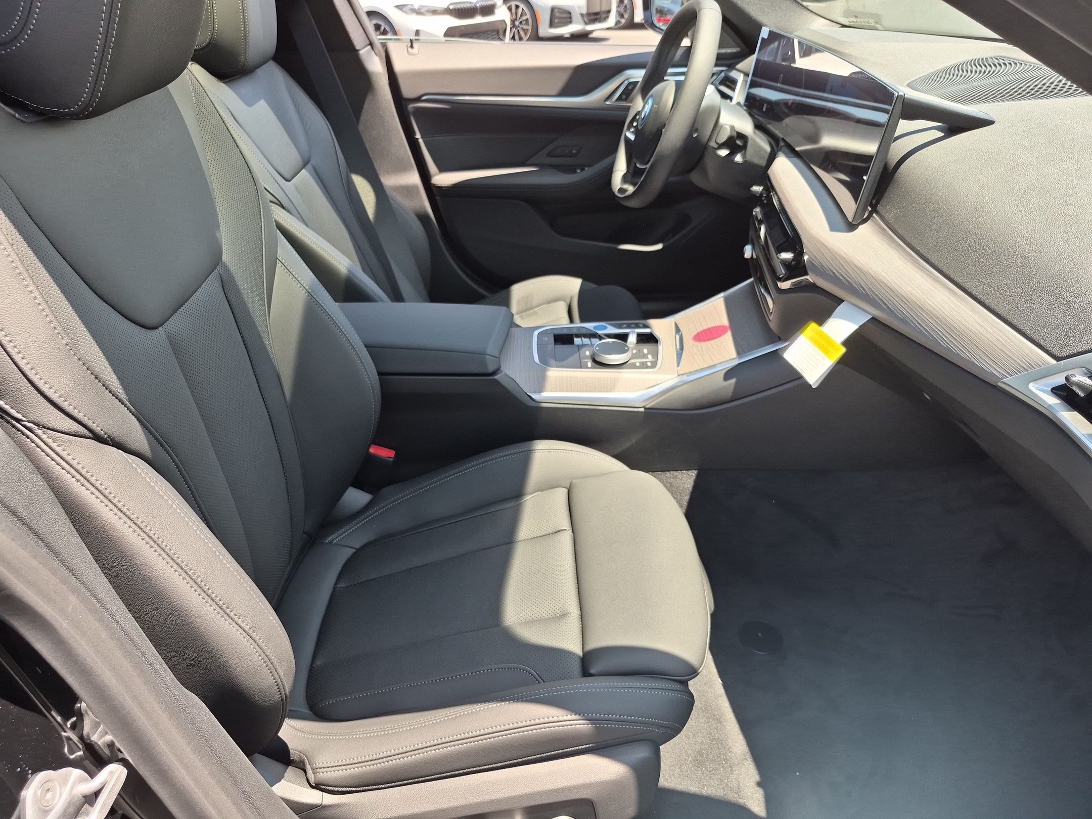 New 2026 BMW i4 eDrive40 w/ Parking Assistance Package RWD image 34