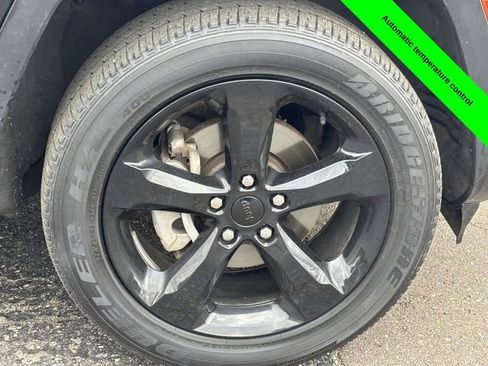 Used 2023 Jeep Grand Cherokee Altitude AWD/4WD image 32