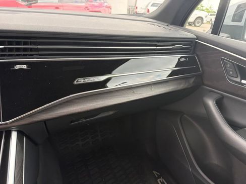 Used 2022 Audi Q7 2.0T Premium w/ Convenience Package AWD/4WD image 4