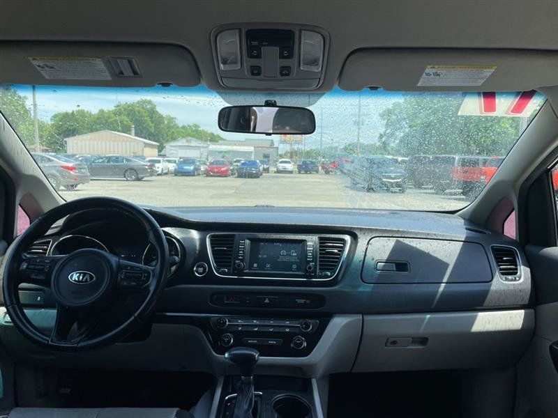 Used 2017 Kia Sedona LX w/ LX Essentials Premium Package FWD image 9
