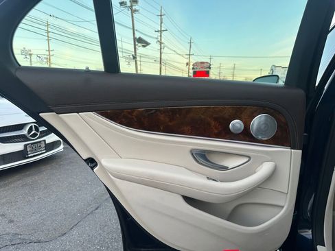Used 2019 Mercedes-Benz E 300 4MATIC image 22