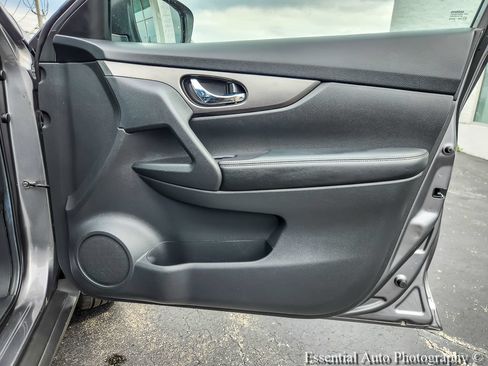 Used 2015 Nissan Rogue S AWD/4WD image 18