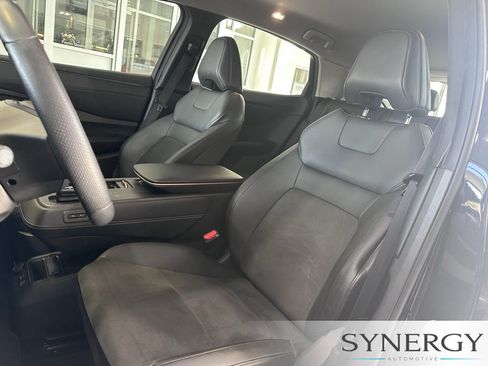Used 2023 Nissan Ariya FWD image 26