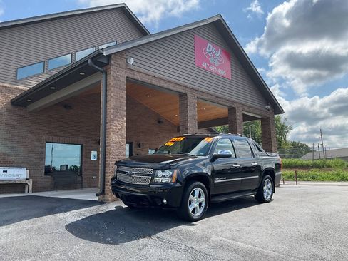 Used 2013 Chevrolet Avalanche LTZ AWD/4WD image 25