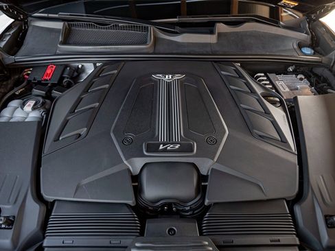 Used 2022 Bentley Bentayga image 33