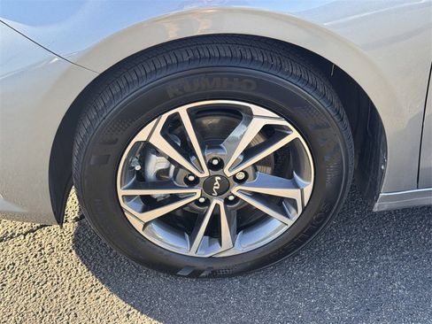 Used 2023 Kia Forte LXS image 9