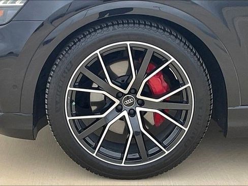 Used 2021 Audi Q8 Prestige w/ Prestige Package image 9