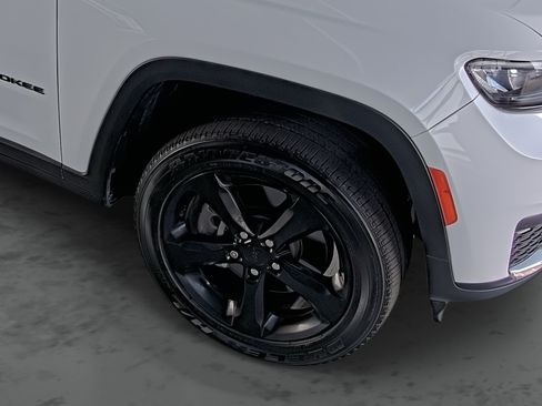 Used 2024 Jeep Grand Cherokee L Altitude AWD/4WD image 16