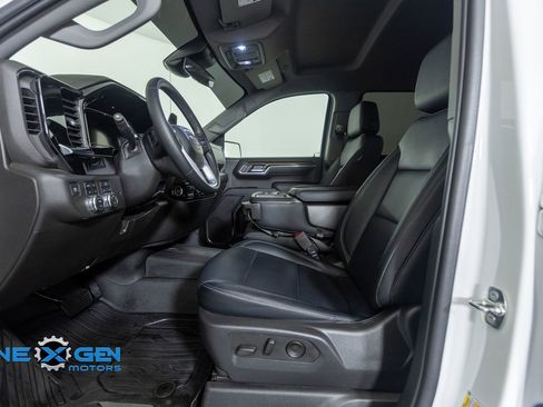 Used 2023 GMC Sierra 1500 SLE AWD/4WD image 11