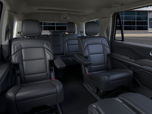 New 2026 Lincoln Navigator Premiere AWD/4WD image 11