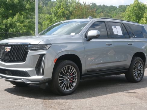 Used 2023 Cadillac Escalade V w/ Heavy-Duty Trailer Package AWD/4WD image 5