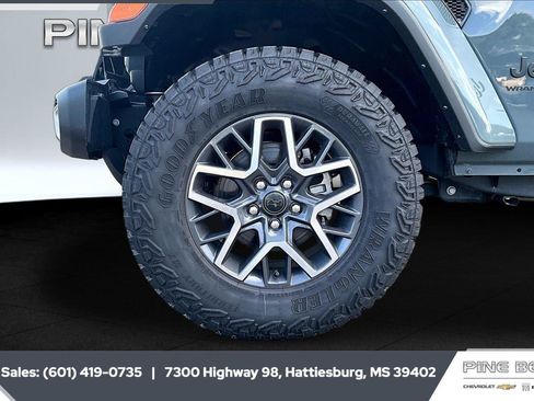Used 2026 Jeep Wrangler Unlimited Sahara AWD/4WD image 7