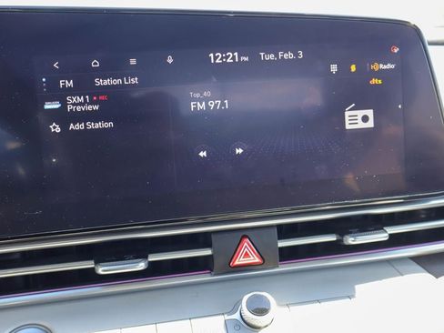 Used 2024 Hyundai Elantra Limited image 3