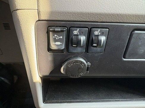 Used 2017 Toyota Sienna XLE w/ XLE Navigation Package AWD/4WD image 9