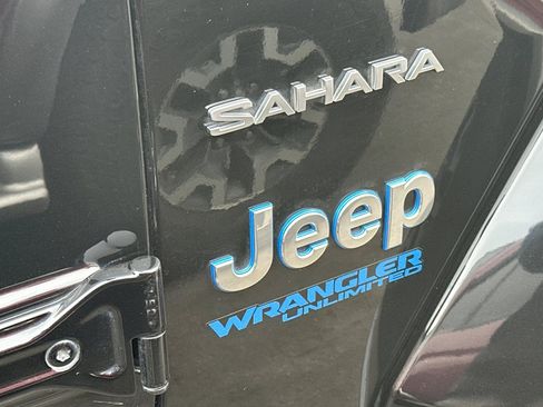 Used 2021 Jeep Wrangler Unlimited Sahara image 6