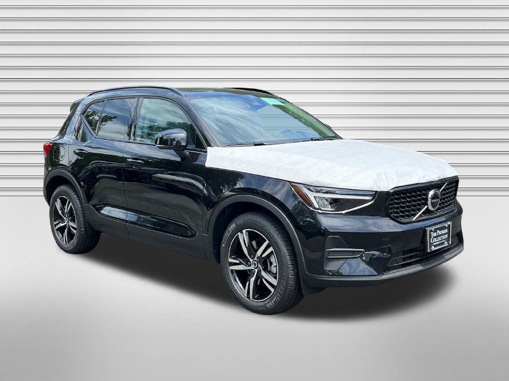 New 2026 Volvo XC40 B5 Core w/ Climate Package AWD/4WD image 1