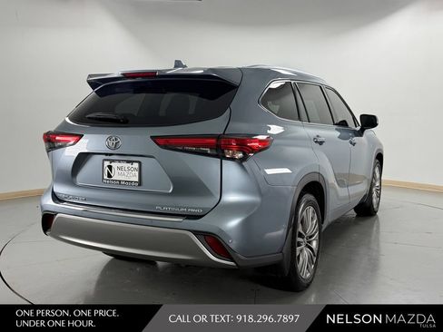 Used 2021 Toyota Highlander Platinum AWD/4WD image 6