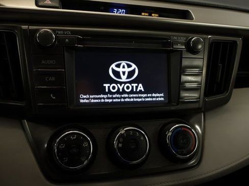 Used 2014 Toyota RAV4 LE image 18