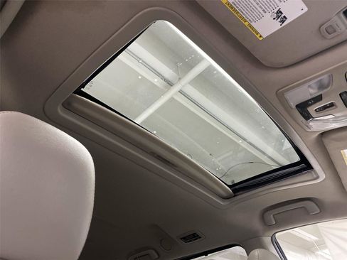 Used 2017 Toyota Sienna XLE FWD image 20
