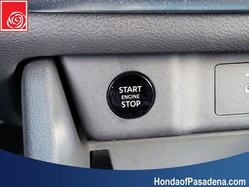 Used 2025 Nissan Rogue SV image 17