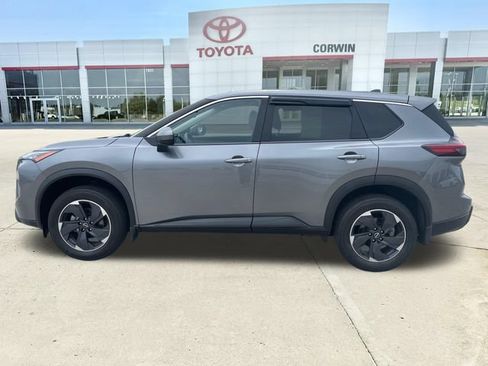 Used 2024 Nissan Rogue SV AWD/4WD image 2