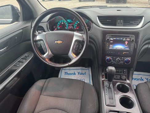 Used 2017 Chevrolet Traverse LT image 18