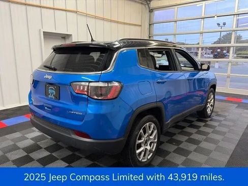 Used 2025 Jeep Compass Limited AWD/4WD image 3