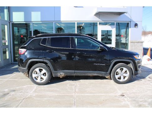 Used 2018 Jeep Compass Latitude w/ Cold Weather Group image 2