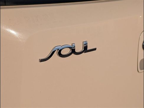 Used 2011 Kia Soul ! image 19